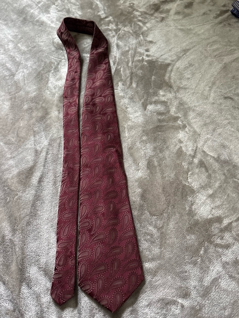 Men's Paisley Burgundy Tie — Refined Formal Accessory